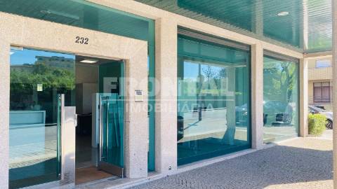 Loja na Telheira / Amial