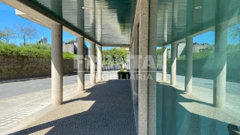 Loja na Telheira / Amial