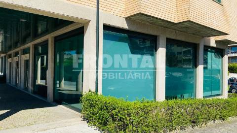 Loja na Telheira / Amial