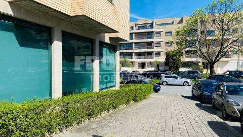 Loja na Telheira / Amial