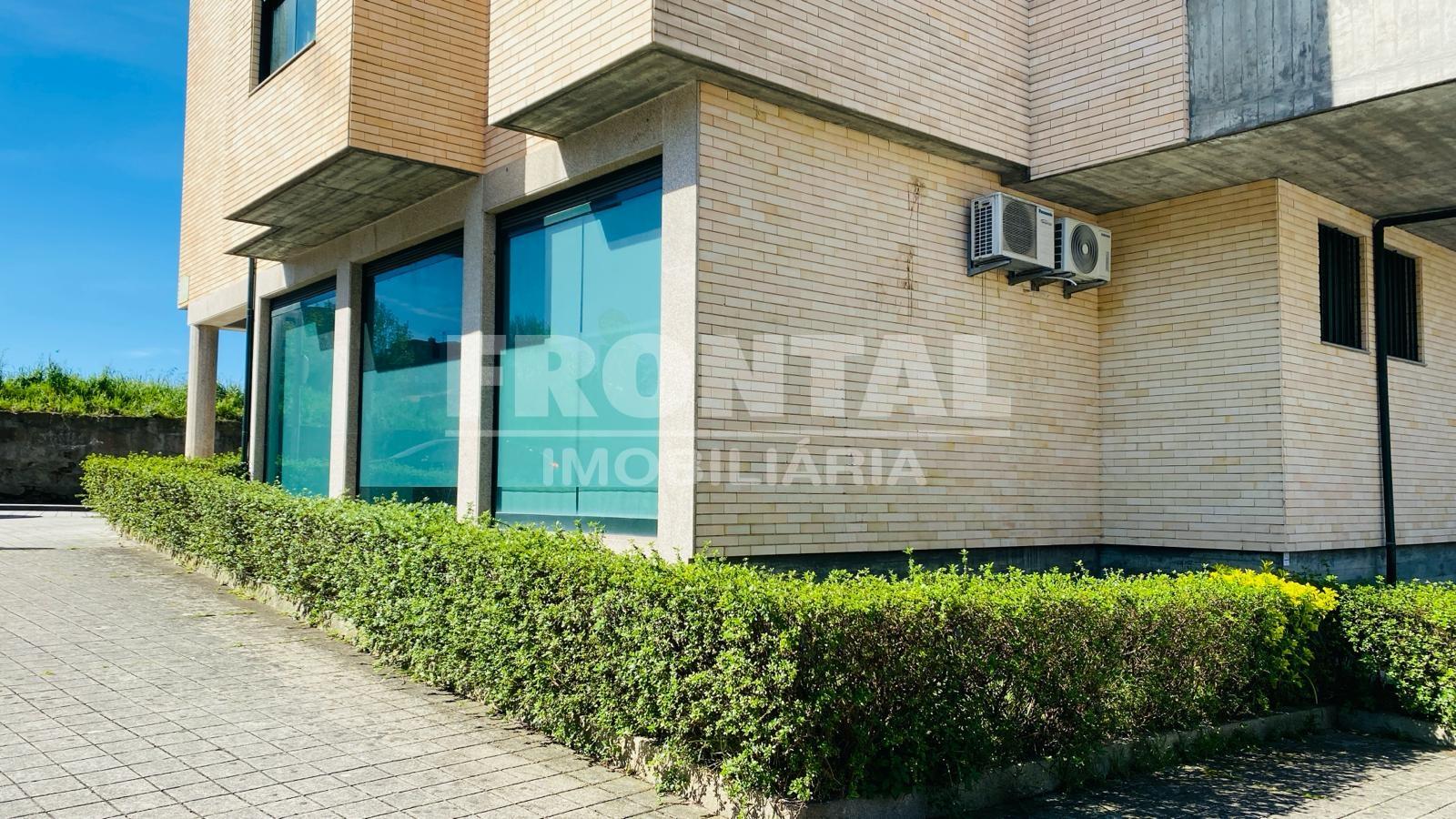 Loja na Telheira / Amial