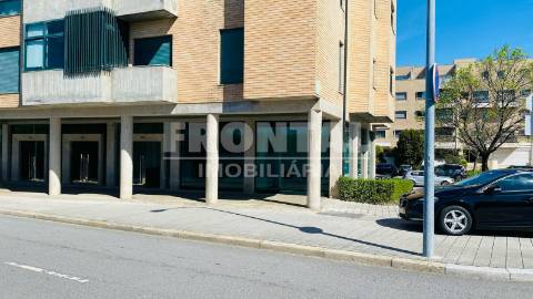 Loja na Telheira / Amial