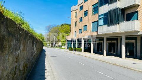 Loja na Telheira / Amial