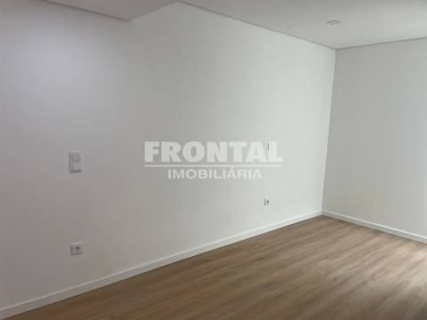 T2 com Terraço + Loja – Oportunidade 2 em 1