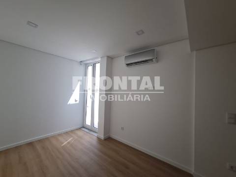 T2 com Terraço + Loja – Oportunidade 2 em 1