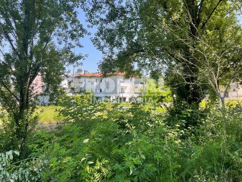 Terreno à venda – Oliveira do Douro