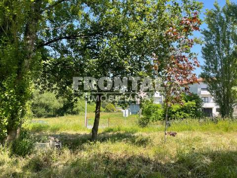 Terreno à venda – Oliveira do Douro