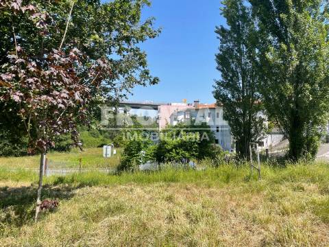 Terreno à venda – Oliveira do Douro