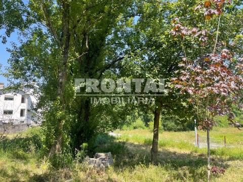 Terreno à venda – Oliveira do Douro