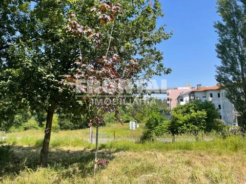 Terreno à venda – Oliveira do Douro