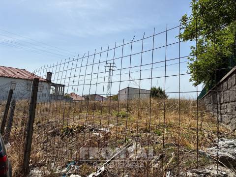 Terreno Urbano com 1.000 m² | Potencial para Construção de 1 ou 2 Moradias