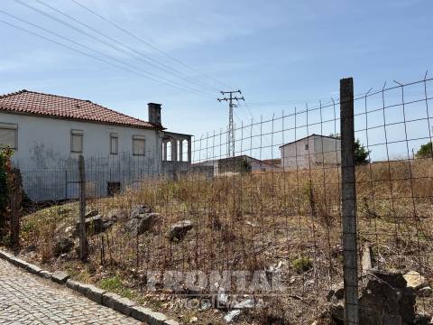Terreno Urbano com 1.000 m² | Potencial para Construção de 1 ou 2 Moradias