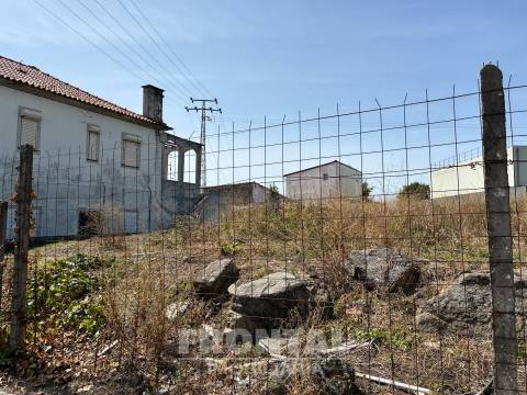 Terreno Urbano com 1.000 m² | Potencial para Construção de 1 ou 2 Moradias
