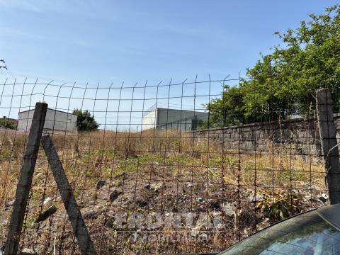 Terreno Urbano com 1.000 m² | Potencial para Construção de 1 ou 2 Moradias