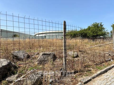 Terreno Urbano com 1.000 m² | Potencial para Construção de 1 ou 2 Moradias