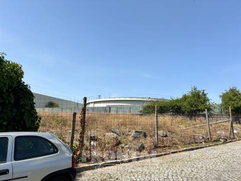 Terreno Urbano com 1.000 m² | Potencial para Construção de 1 ou 2 Moradias