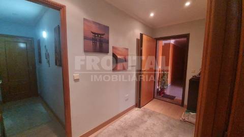 Apartamento T2 em Condomínio Fechado