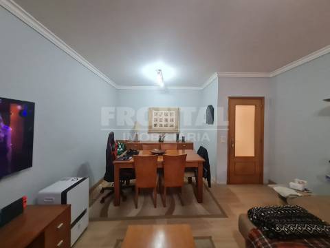 Apartamento T2 em Condomínio Fechado