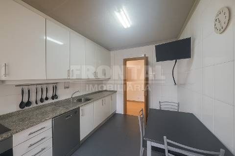 Apartamento T2 em Condomínio Fechado