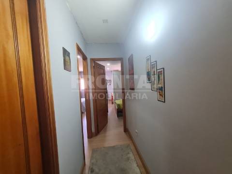 Apartamento T2 em Condomínio Fechado