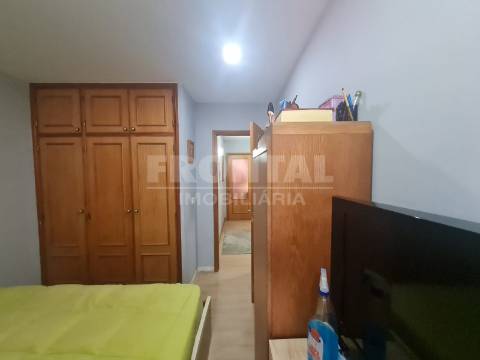 Apartamento T2 em Condomínio Fechado