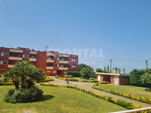 Apartamento T2 em Condomínio Fechado