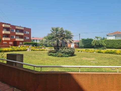 Apartamento T2 em Condomínio Fechado