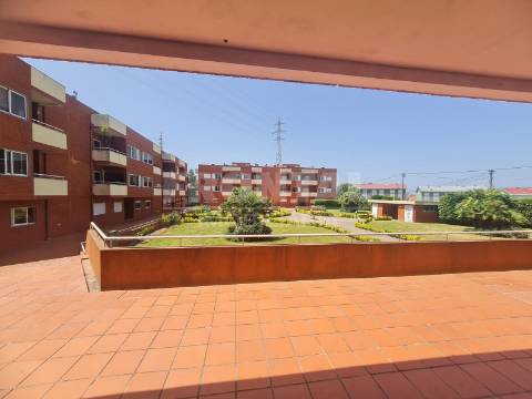 Apartamento T2 em Condomínio Fechado