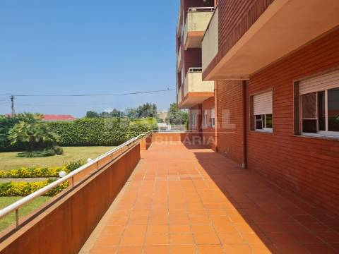 Apartamento T2 em Condomínio Fechado