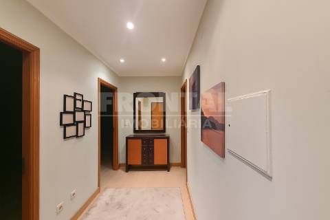 Apartamento T2 em Condomínio Fechado