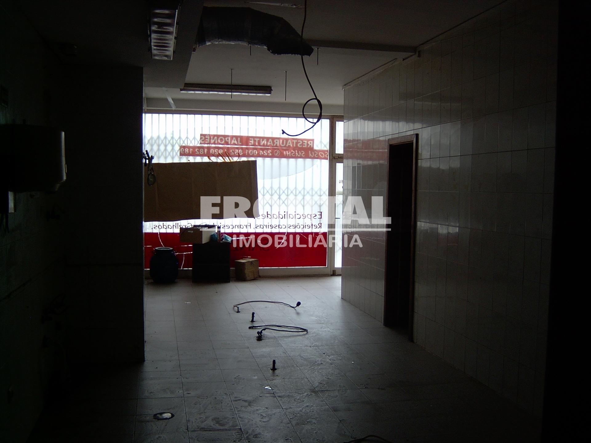 Loja para Comércio e Serviços – 147 m² &#124; Águas Santas, Maia
