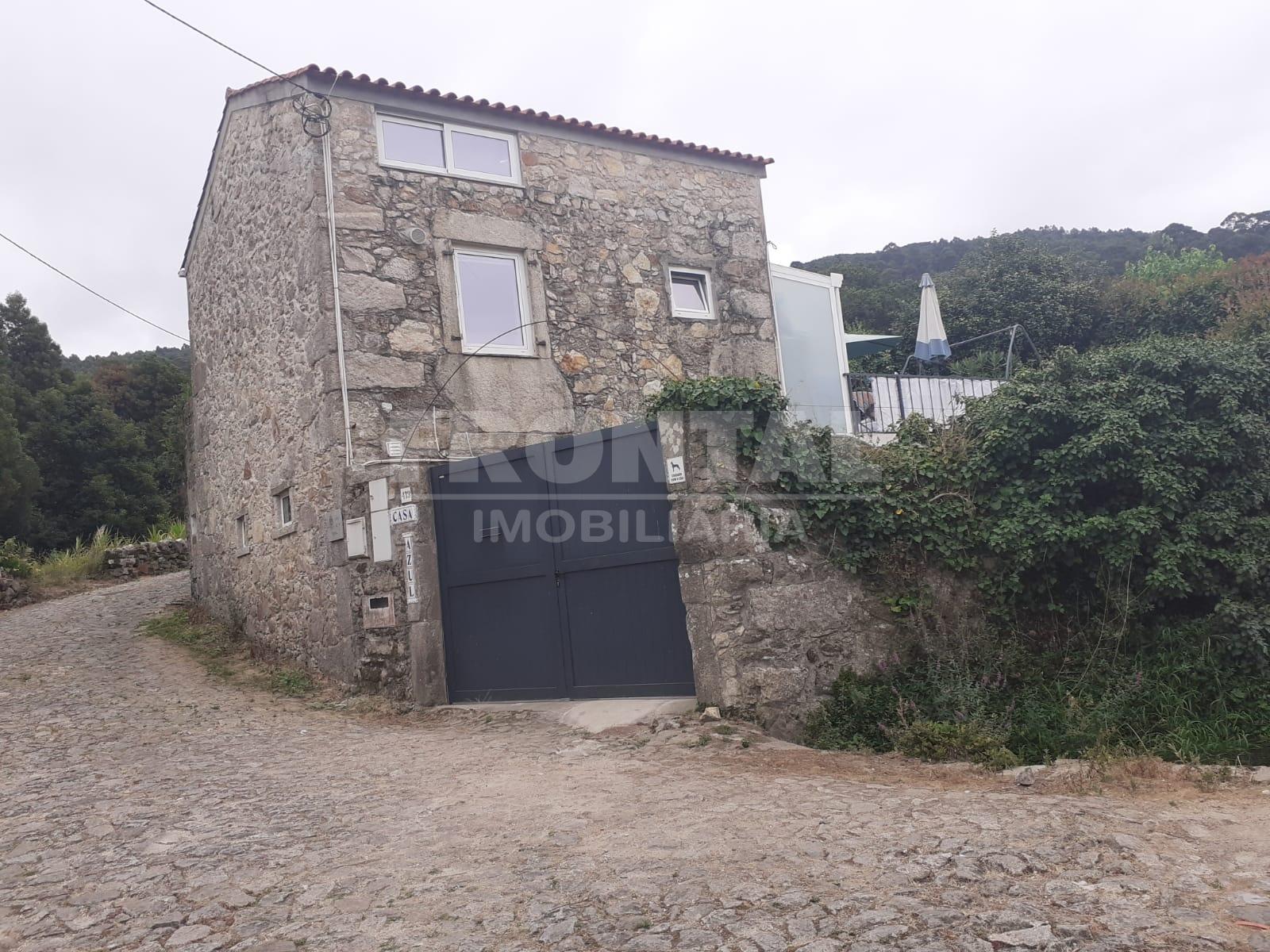 Propriedade com 2 Moradias, Piscina e Terreno – Moledo, Caminha