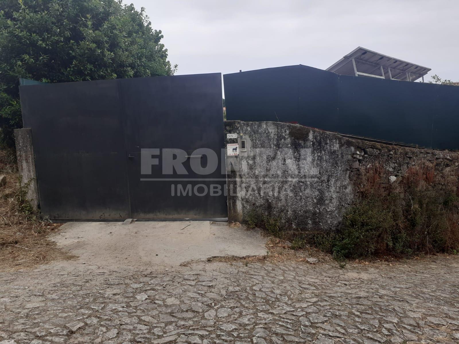 Propriedade com 2 Moradias, Piscina e Terreno – Moledo, Caminha