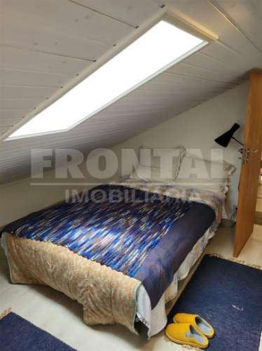 Propriedade com 2 Moradias, Piscina e Terreno