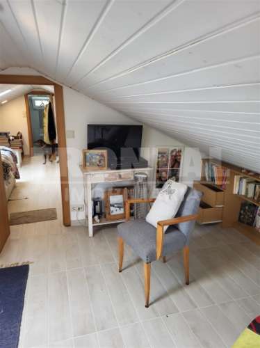 Propriedade com 2 Moradias, Piscina e Terreno