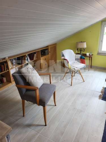 Propriedade com 2 Moradias, Piscina e Terreno