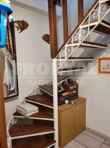 Propriedade com 2 Moradias, Piscina e Terreno