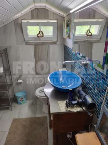 Propriedade com 2 Moradias, Piscina e Terreno