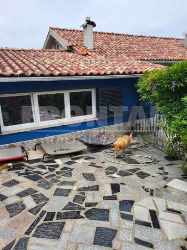 Propriedade com 2 Moradias, Piscina e Terreno