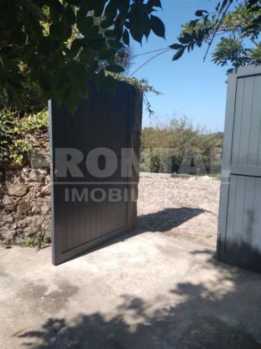 Propriedade com 2 Moradias, Piscina e Terreno