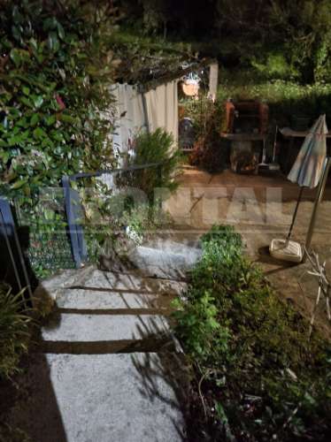 Propriedade com 2 Moradias, Piscina e Terreno