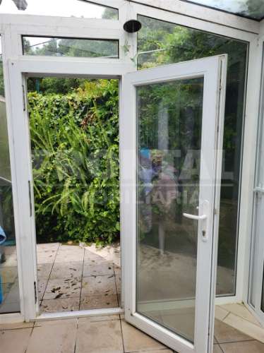 Propriedade com 2 Moradias, Piscina e Terreno