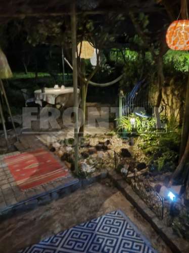 Propriedade com 2 Moradias, Piscina e Terreno