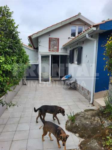 Propriedade com 2 Moradias, Piscina e Terreno