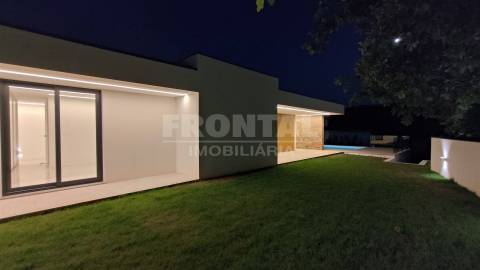 Moradia T3 Nova com Piscina - Sôpo