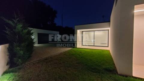 Moradia T3 Nova com Piscina - Sôpo