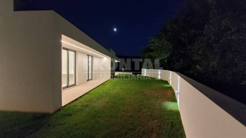 Moradia T3 Nova com Piscina - Sôpo