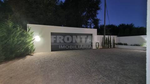 Moradia T3 Nova com Piscina - Sôpo