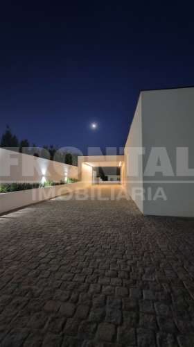 Moradia T3 Nova com Piscina - Sôpo