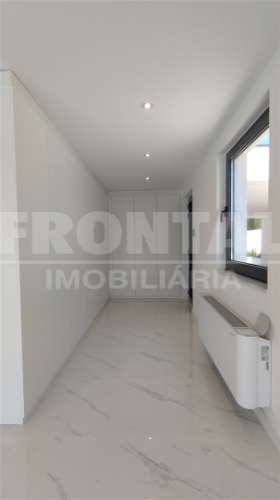 Moradia T3 Nova com Piscina - Sôpo